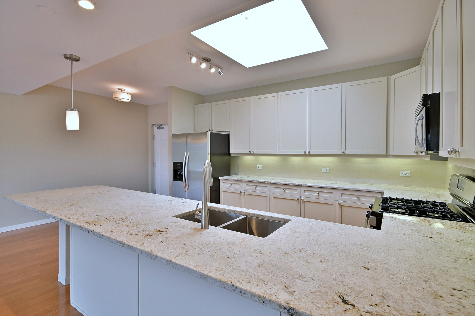 145 S York Street Unit: 504