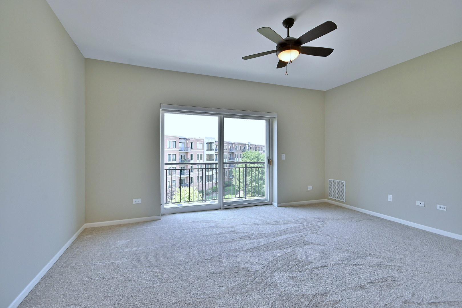 145 S York Street Unit: 504