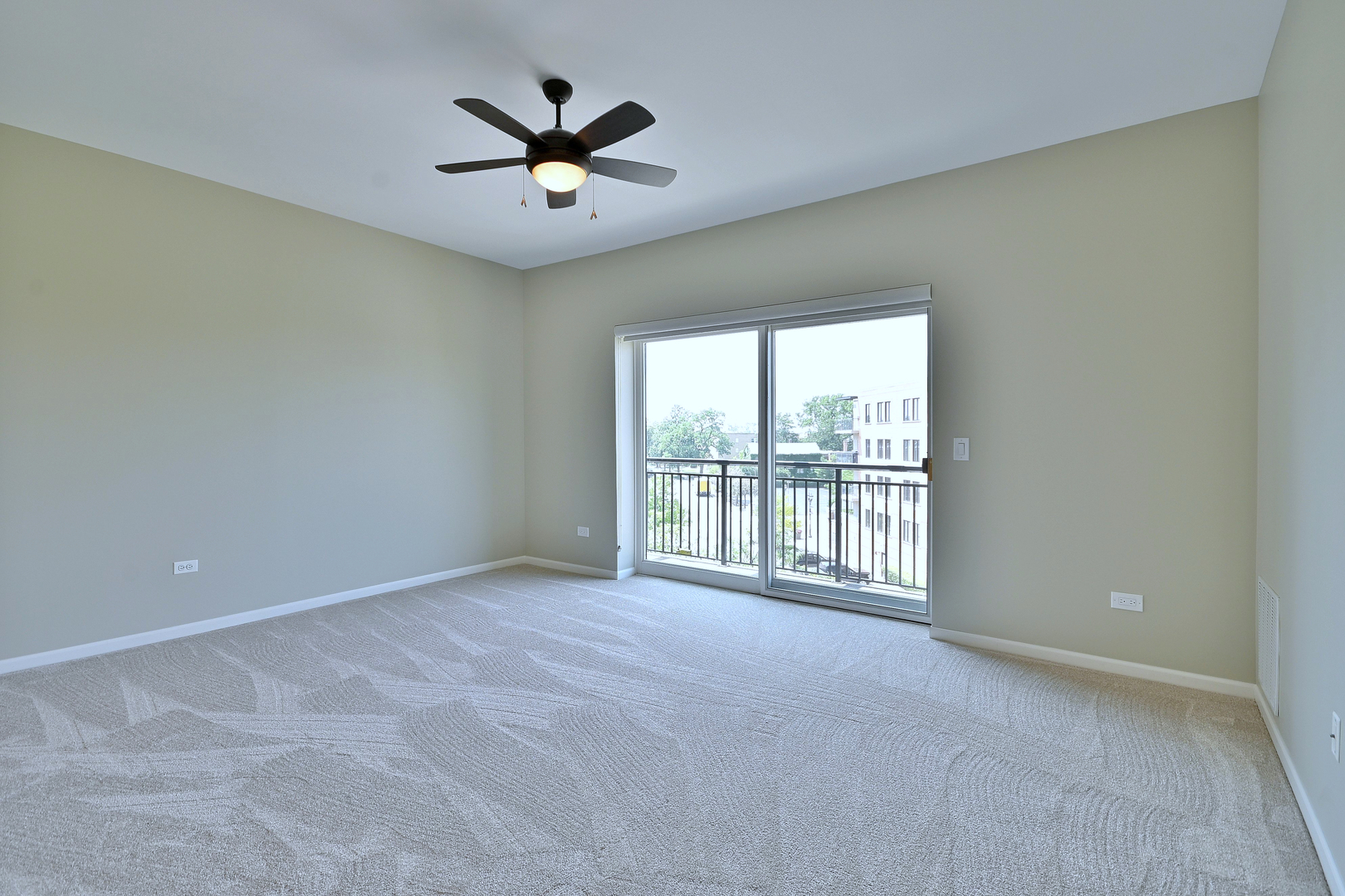 145 S York Street Unit: 504