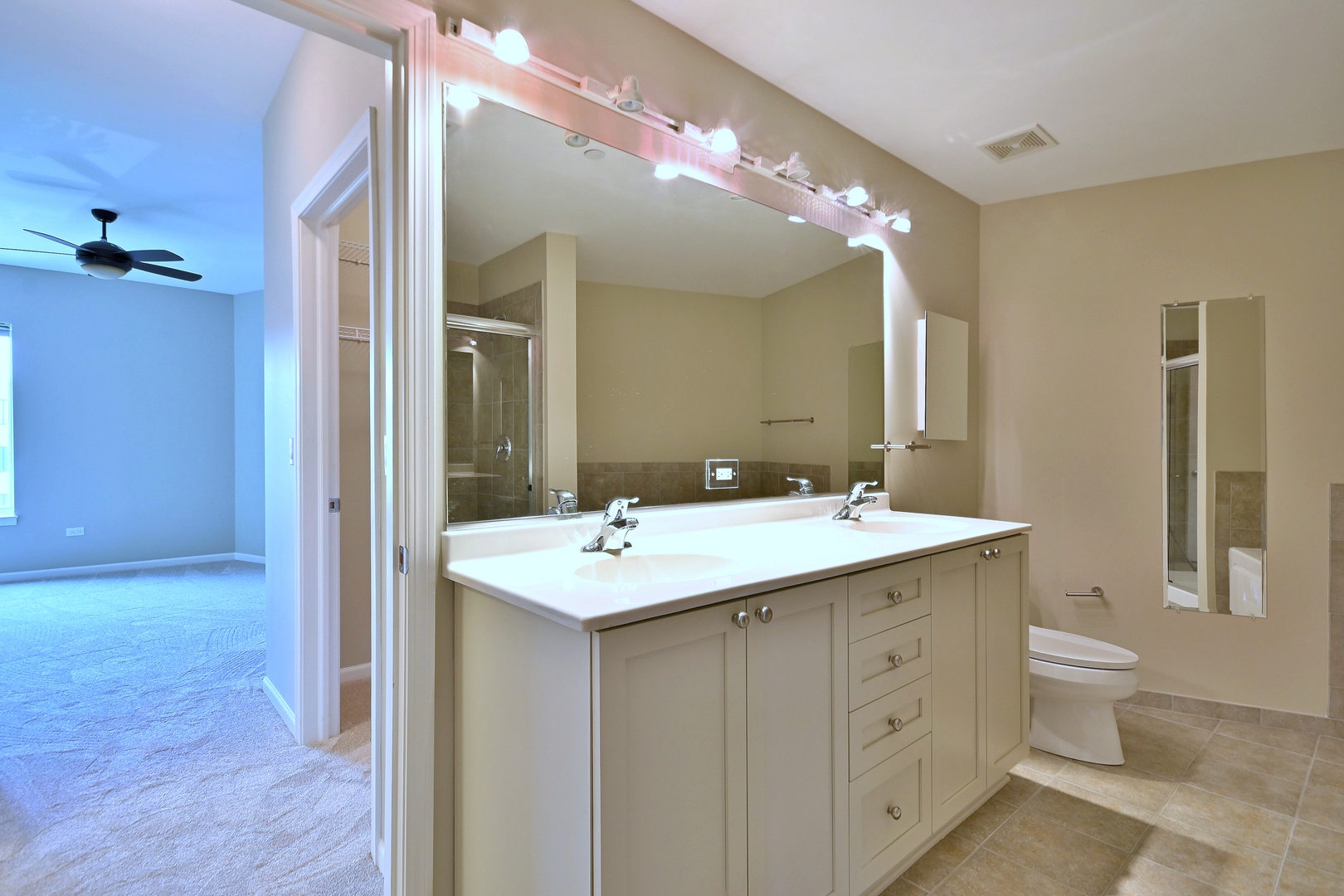 145 S York Street Unit: 504