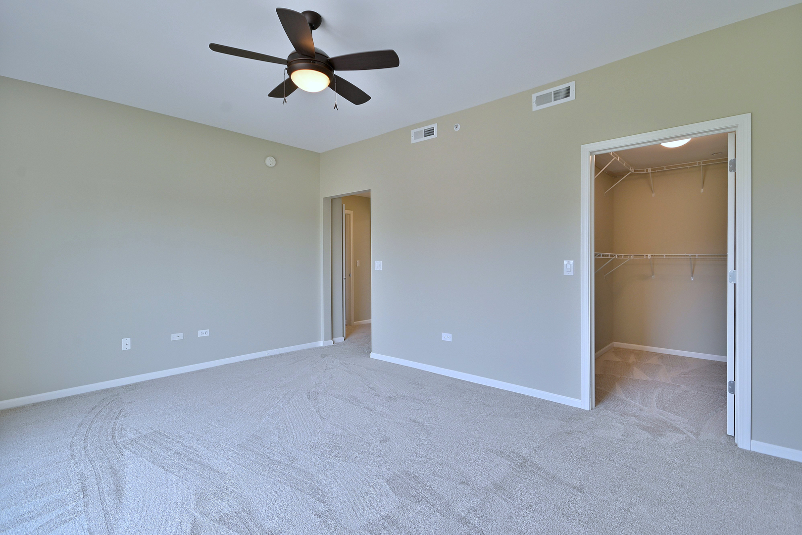 145 S York Street Unit: 504