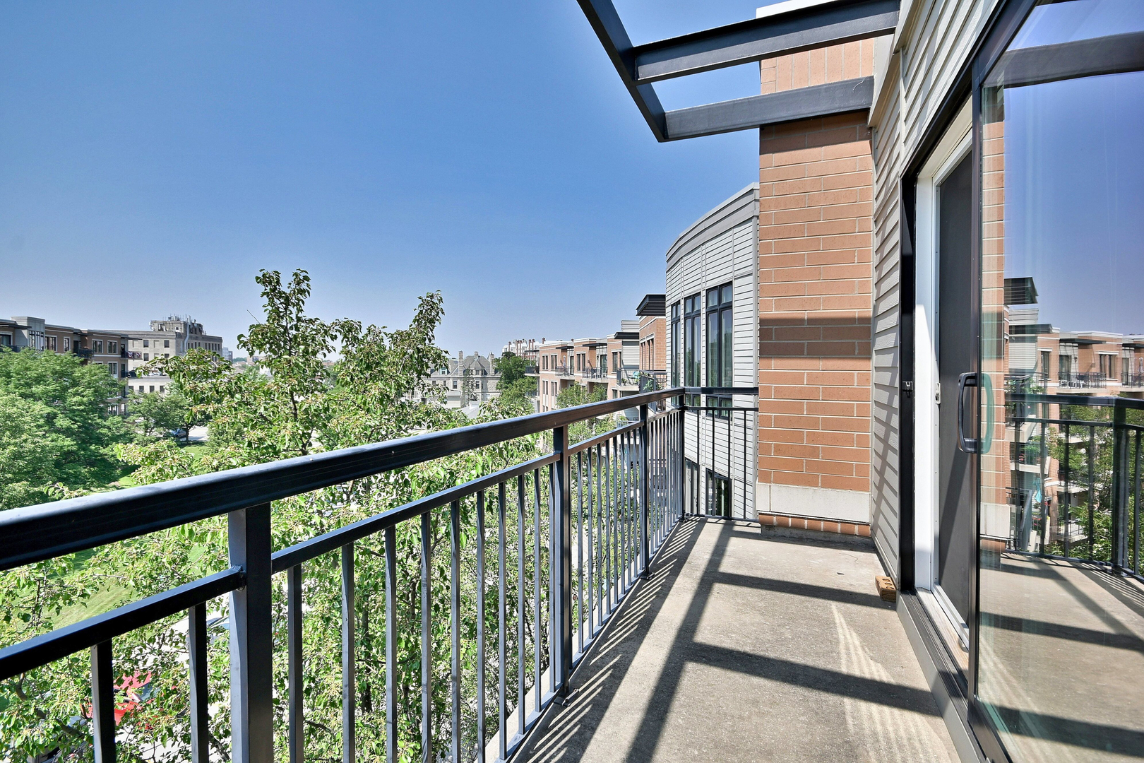 145 S York Street Unit: 504