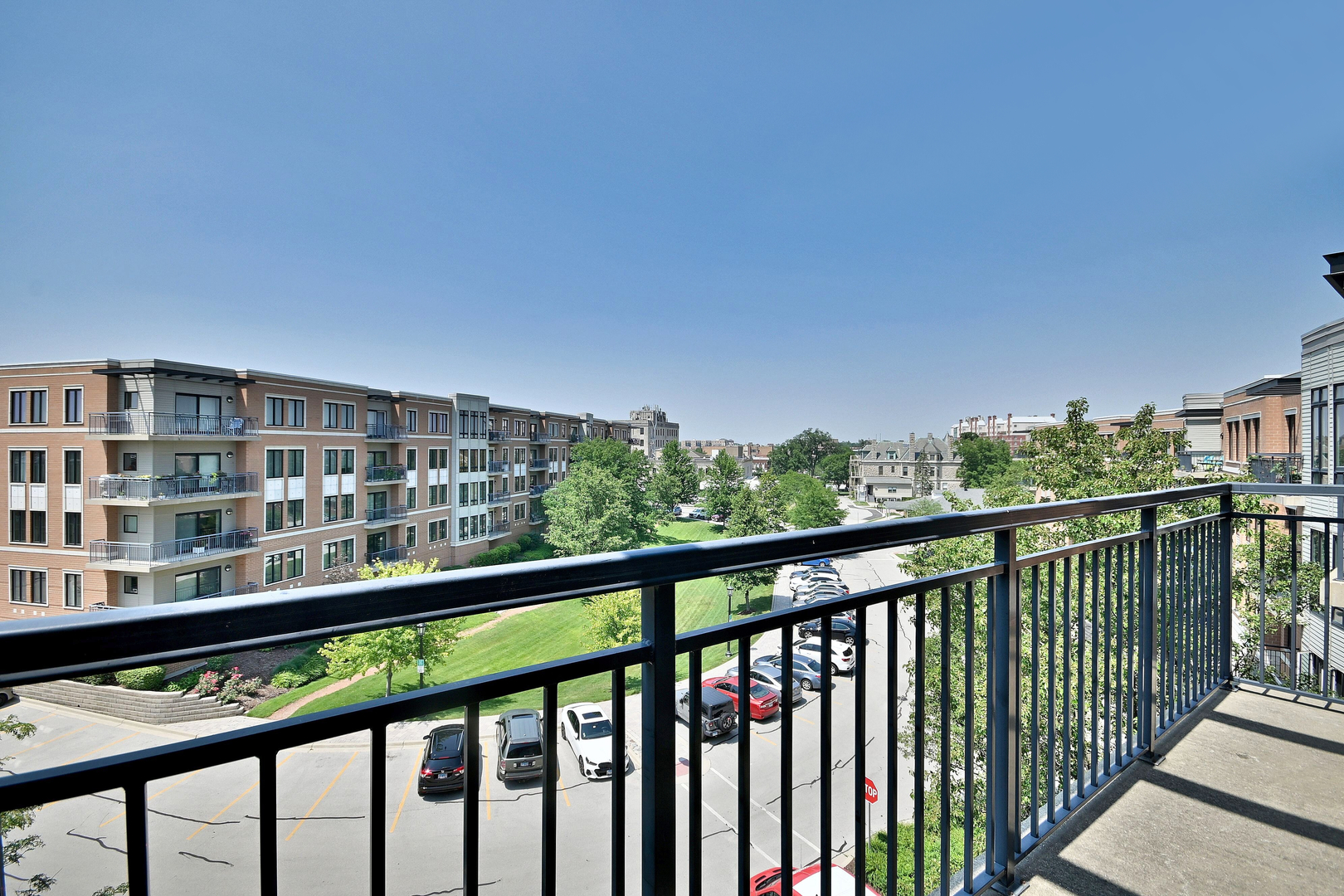 145 S York Street Unit: 504