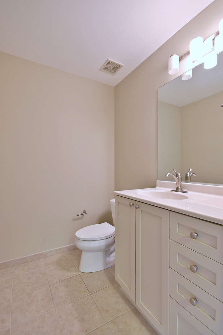 145 S York Street Unit: 504