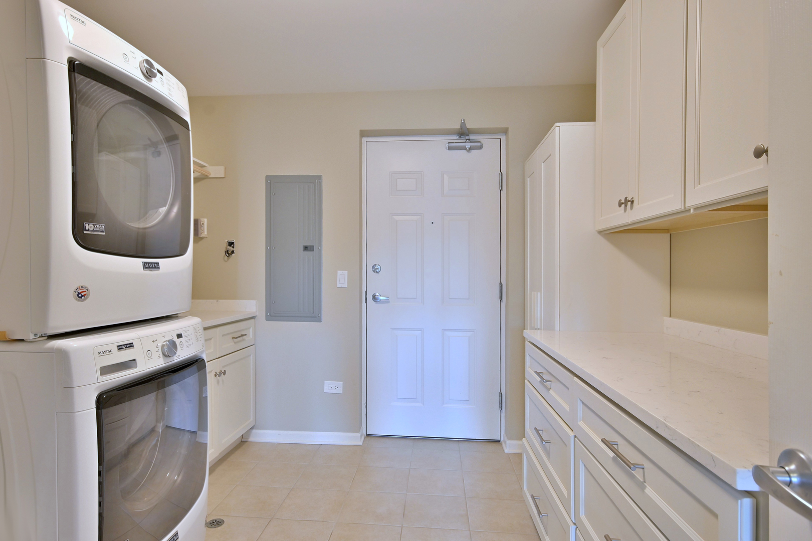 145 S York Street Unit: 504