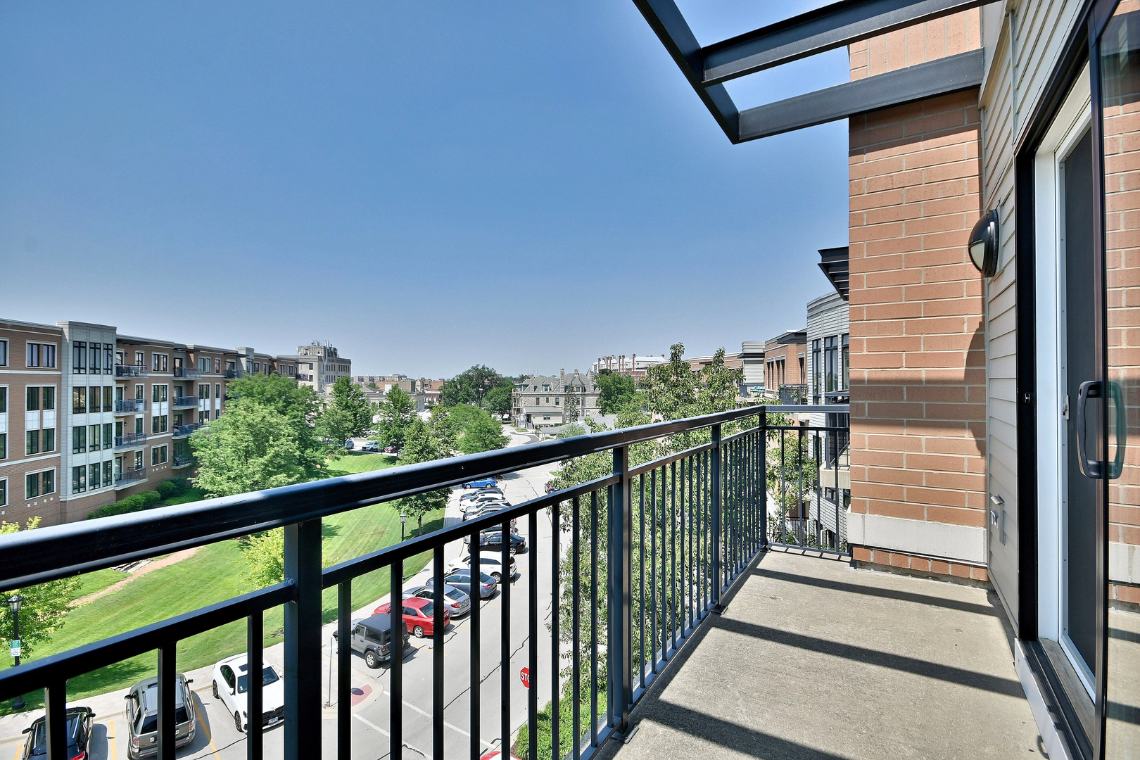 145 S York Street Unit: 504