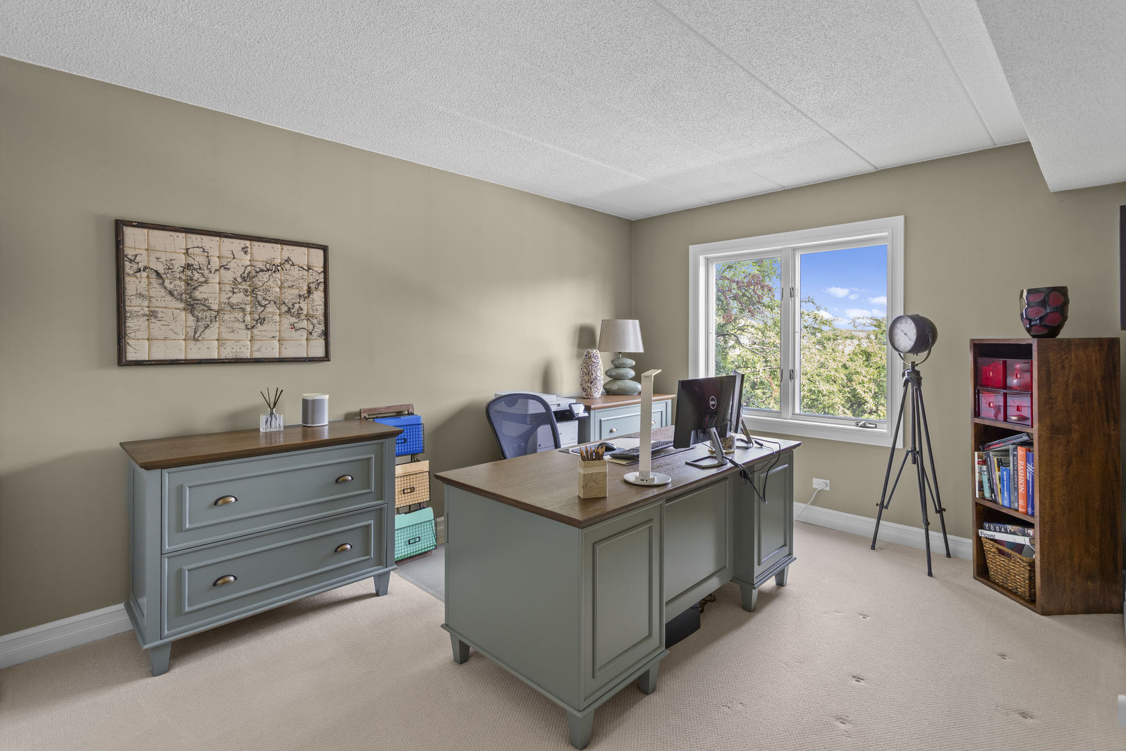 440 E MONTROSE Avenue Unit: 209