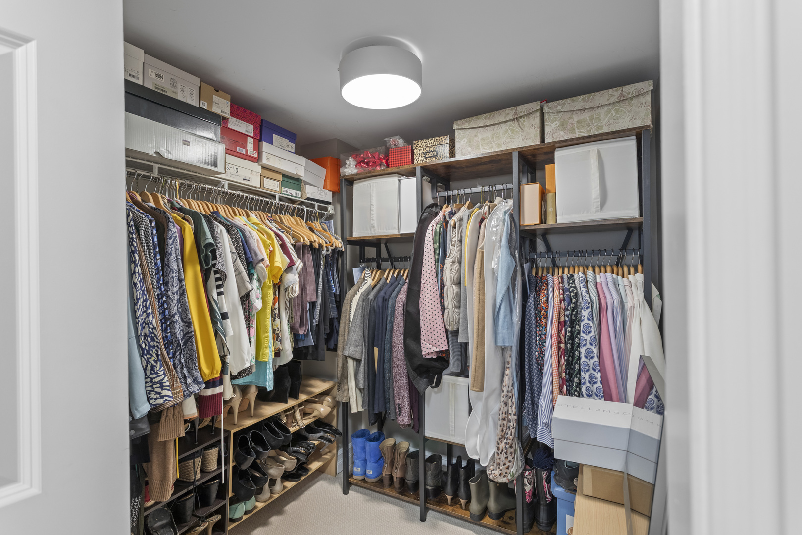 440 E MONTROSE Avenue Unit: 209