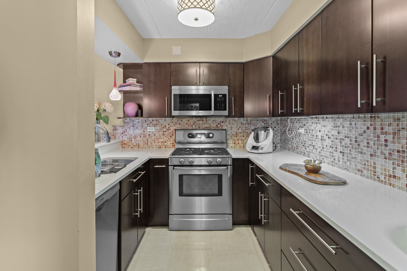 440 E MONTROSE Avenue Unit: 209