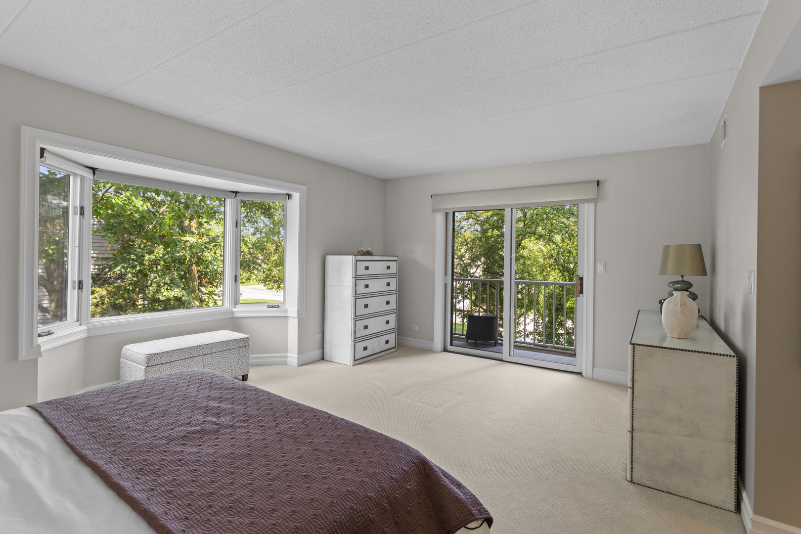 440 E MONTROSE Avenue Unit: 209