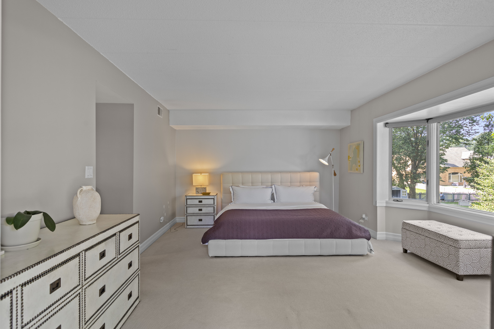 440 E MONTROSE Avenue Unit: 209