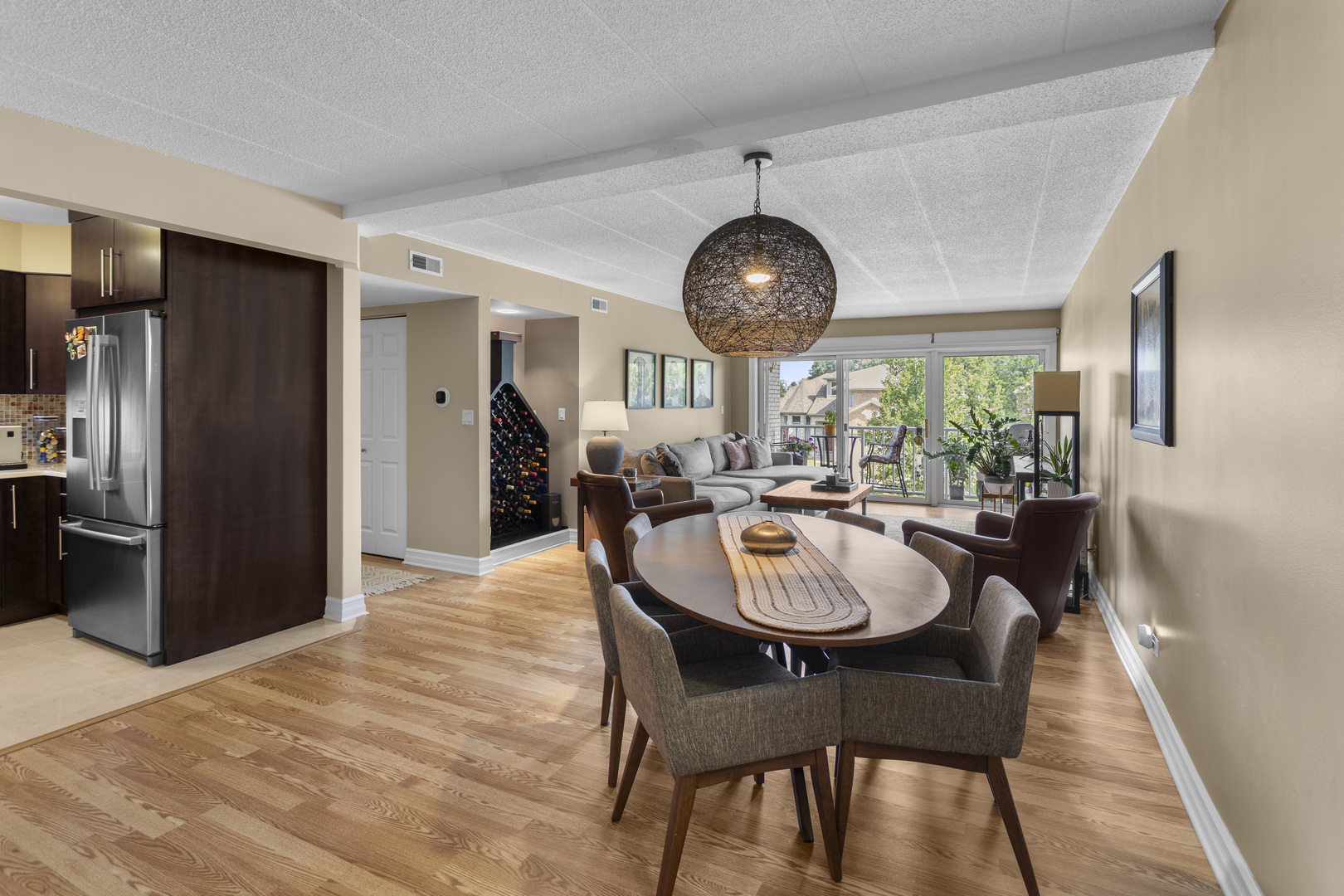 440 E MONTROSE Avenue Unit: 209