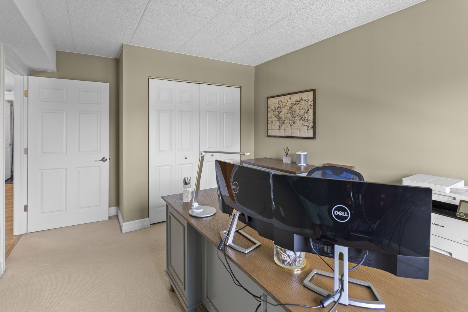 440 E MONTROSE Avenue Unit: 209