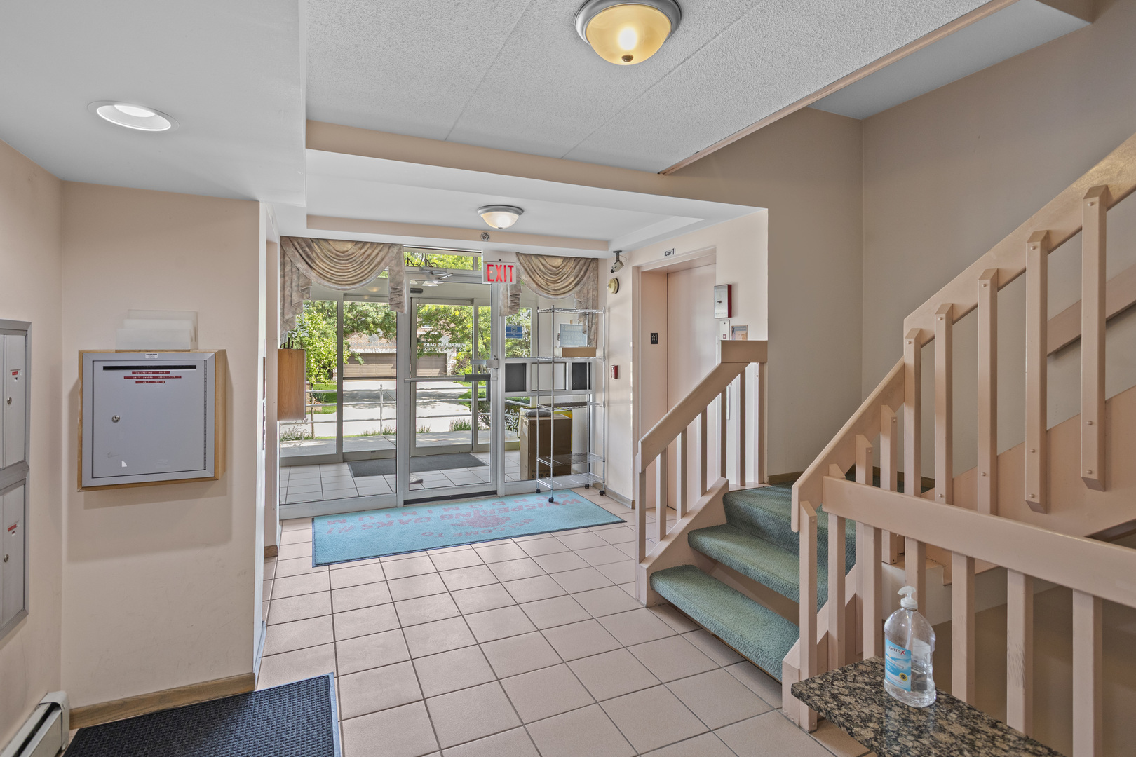 440 E MONTROSE Avenue Unit: 209