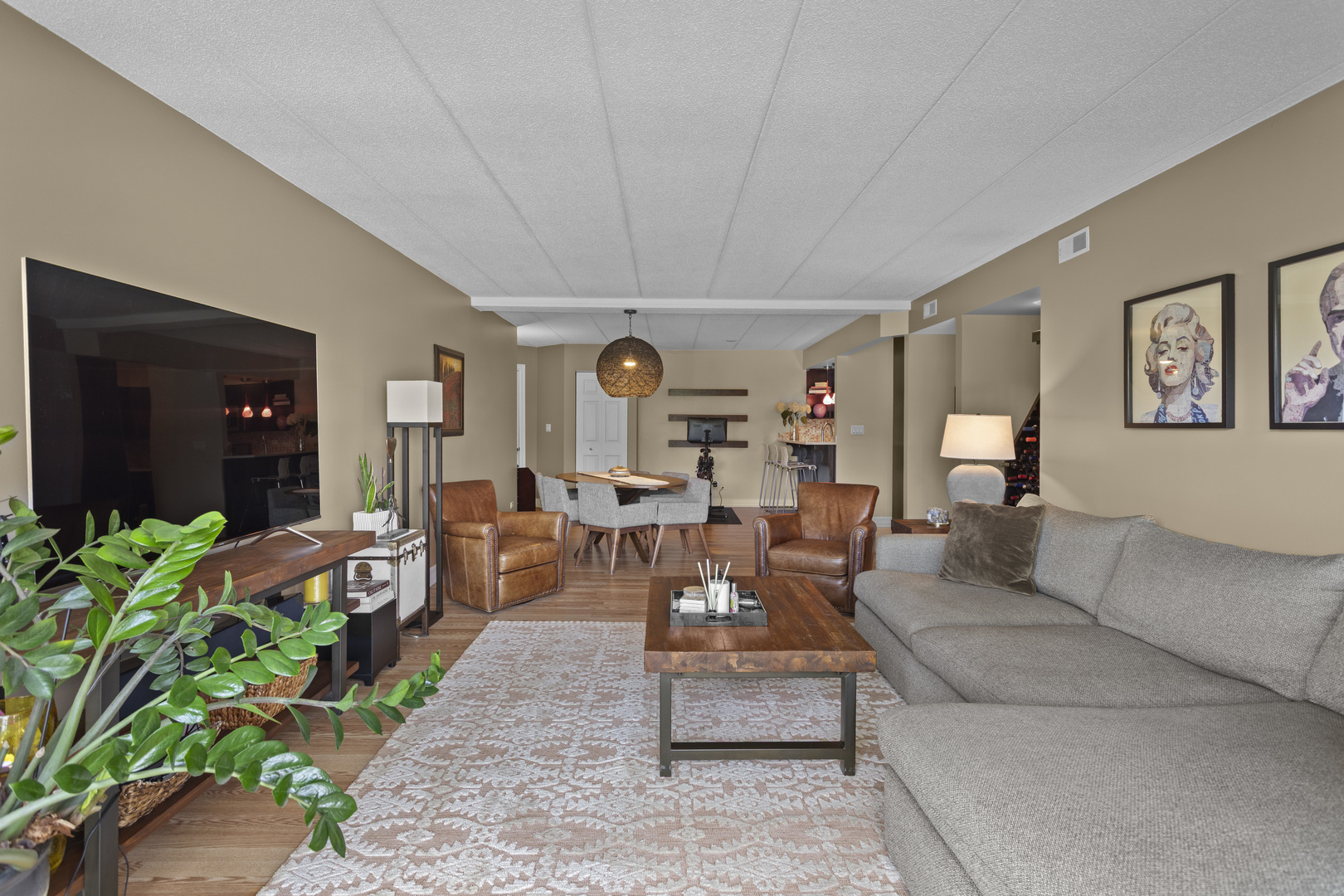 440 E MONTROSE Avenue Unit: 209