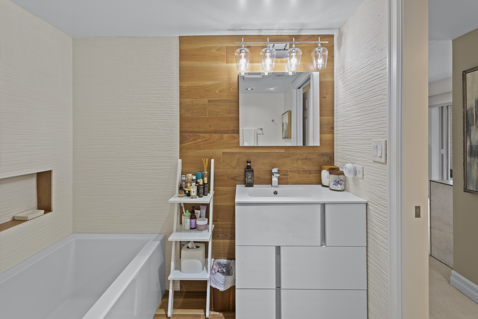 440 E MONTROSE Avenue Unit: 209