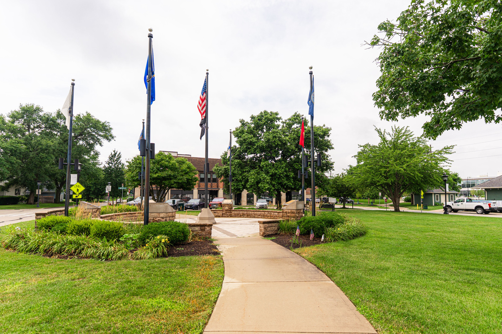 264 E Kenilworth Avenue Unit: 2