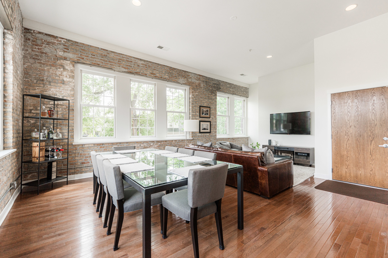 264 E Kenilworth Avenue Unit: 2