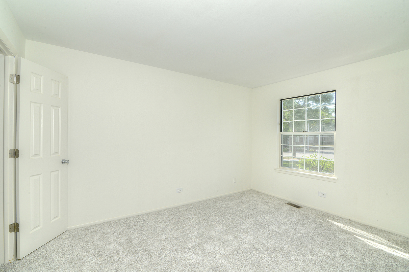600 Eastview Court Unit: X1