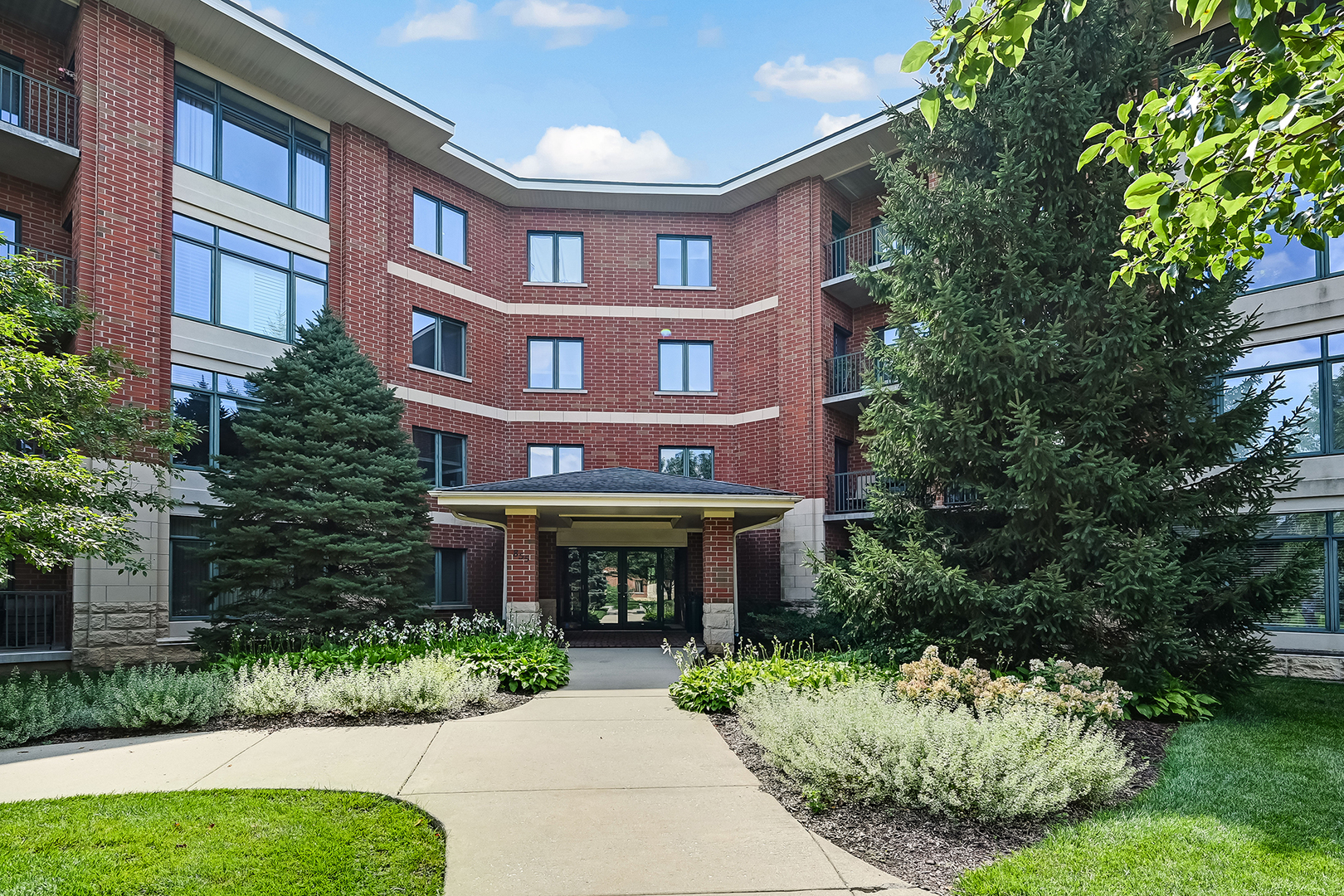 855 E 22nd Street Unit: 305