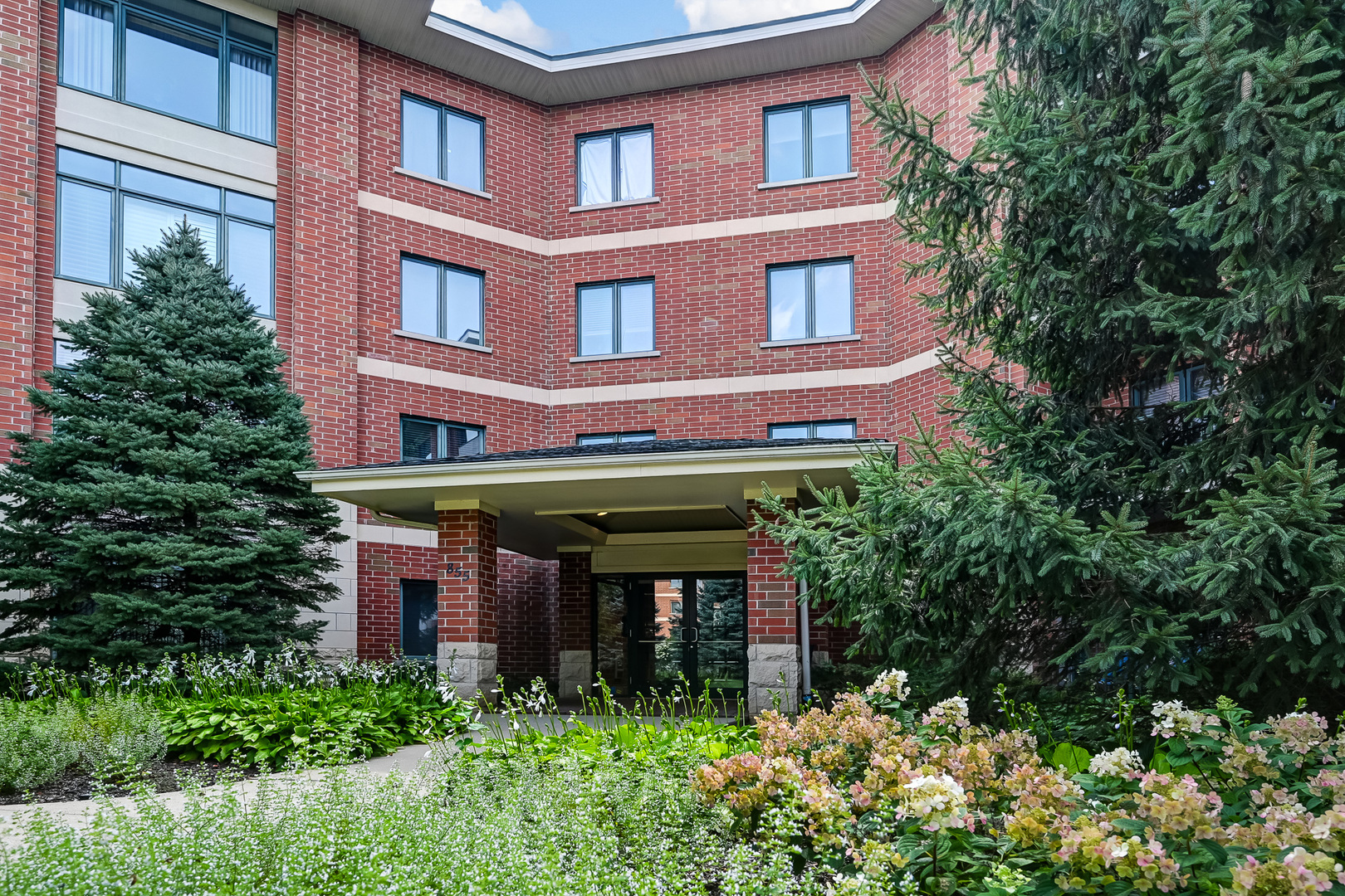 855 E 22nd Street Unit: 305