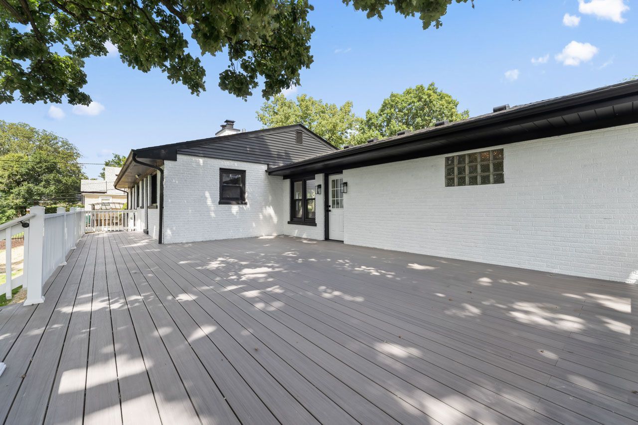 330 N Oaklawn Avenue