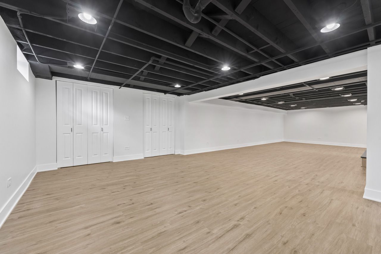 330 N Oaklawn Avenue