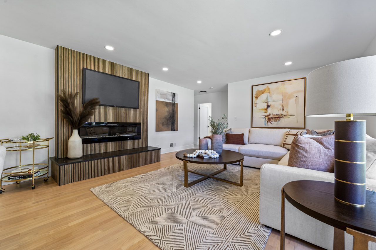 330 N Oaklawn Avenue