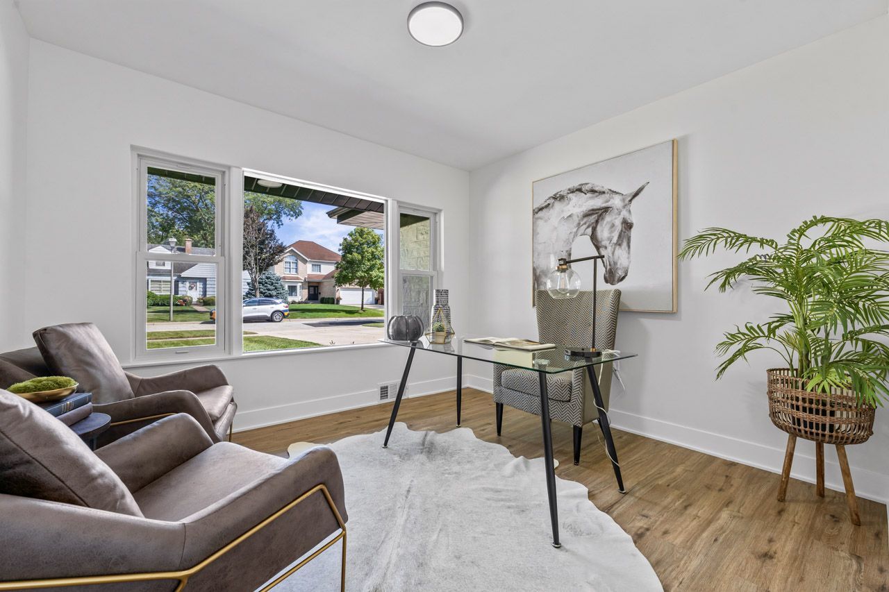 330 N Oaklawn Avenue