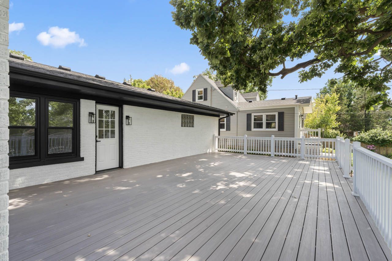 330 N Oaklawn Avenue