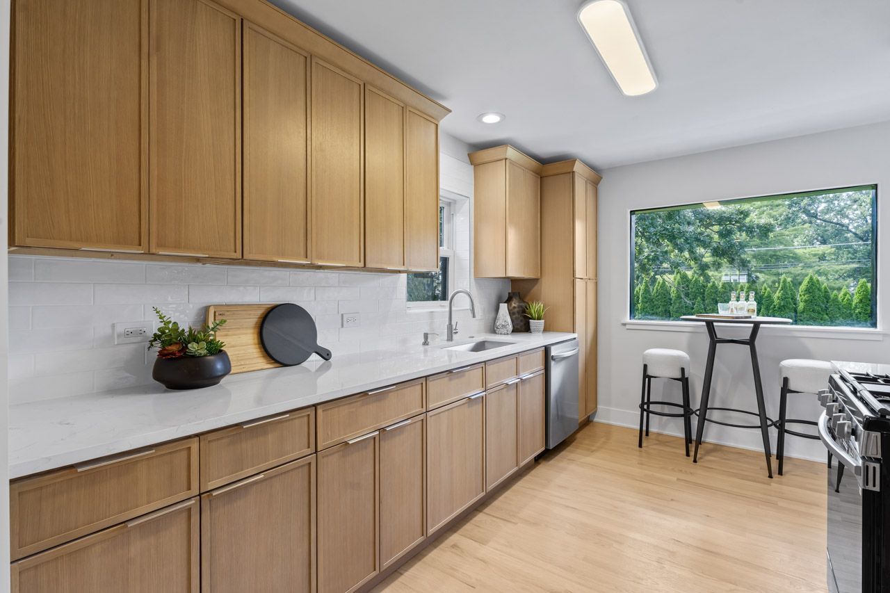 330 N Oaklawn Avenue