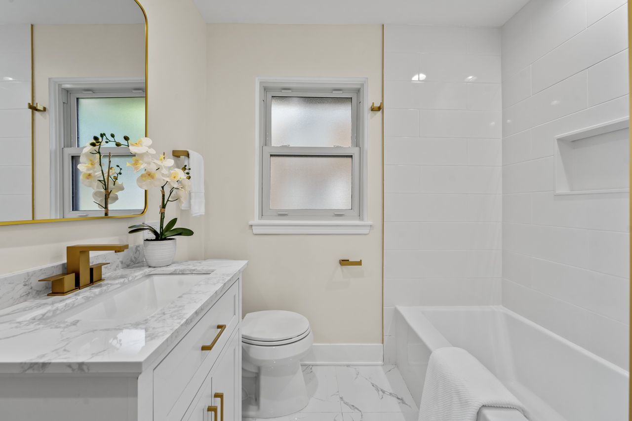 330 N Oaklawn Avenue