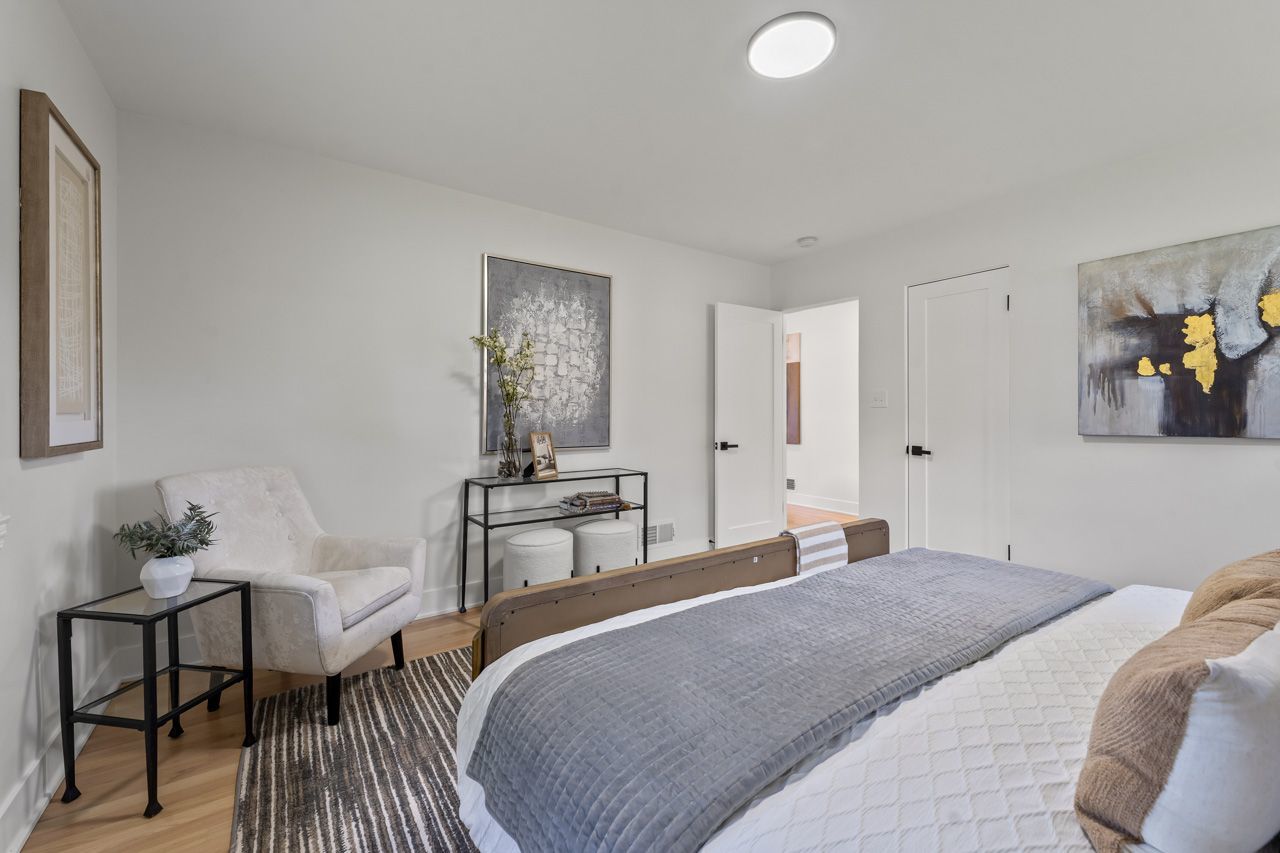 330 N Oaklawn Avenue