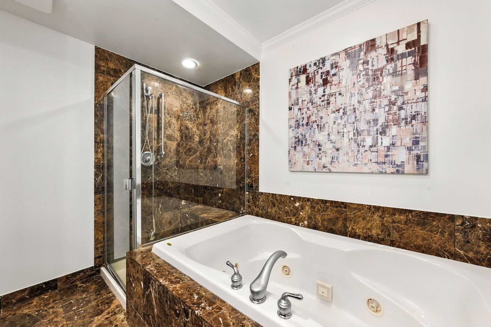 5821 N WINTHROP Avenue Unit: GN