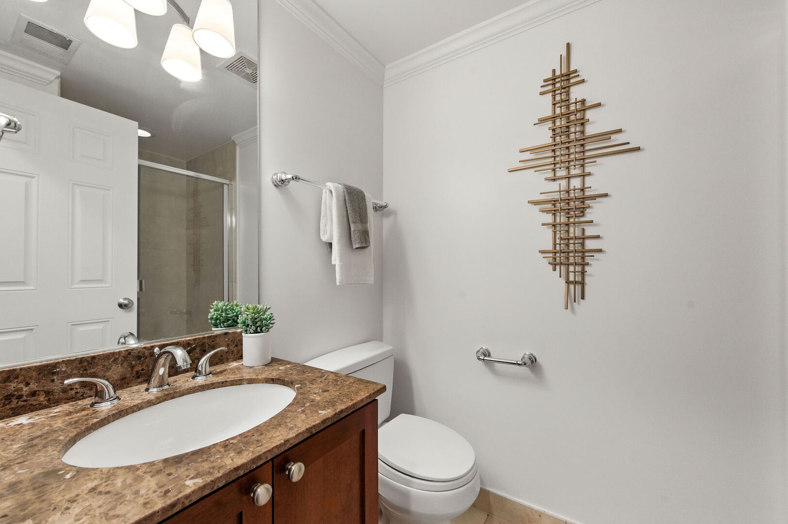 5821 N WINTHROP Avenue Unit: GN