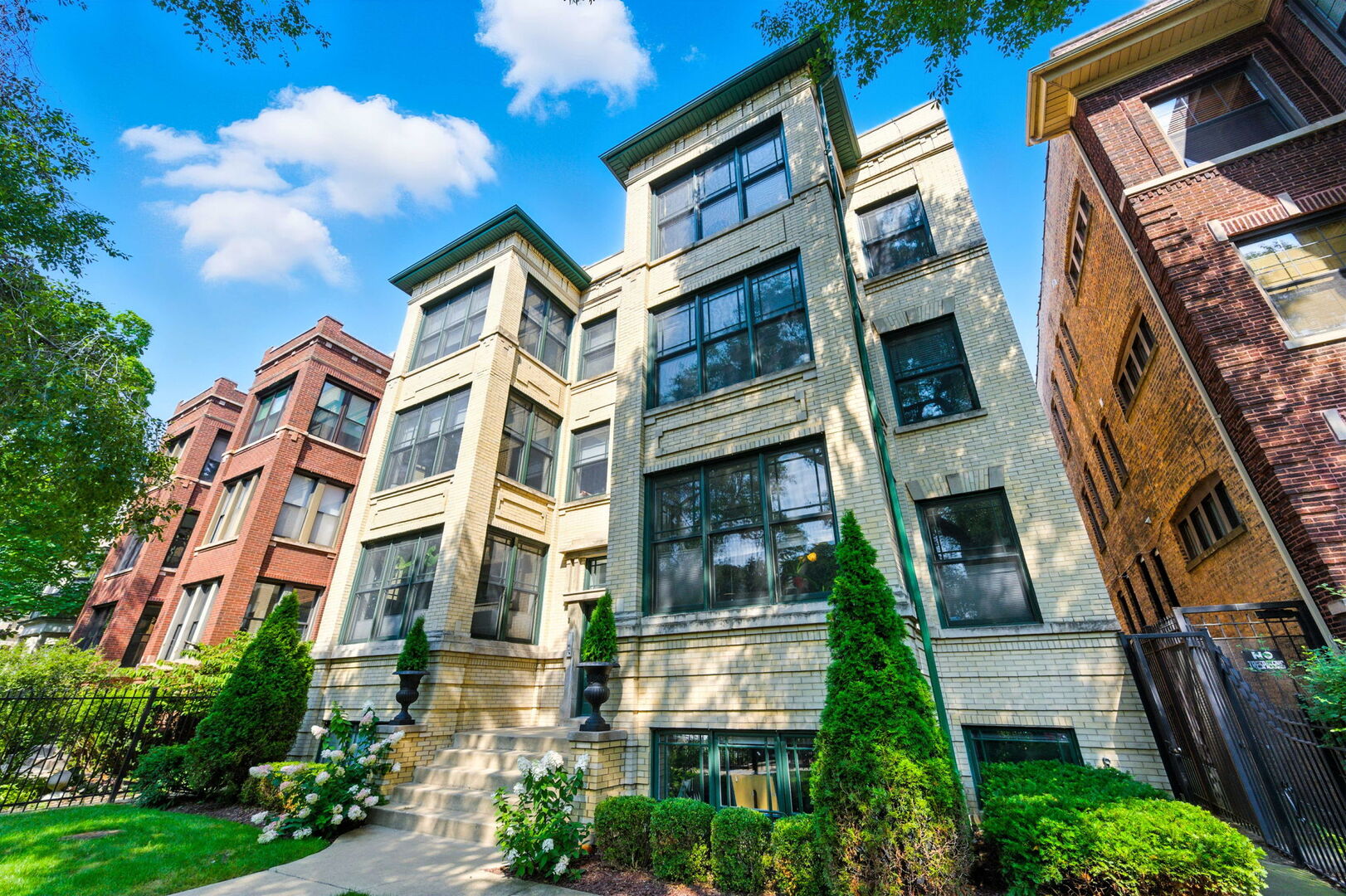 5821 N WINTHROP Avenue Unit: GN
