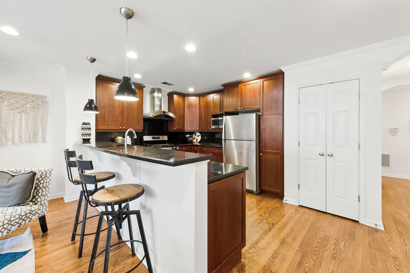 5821 N WINTHROP Avenue Unit: GN