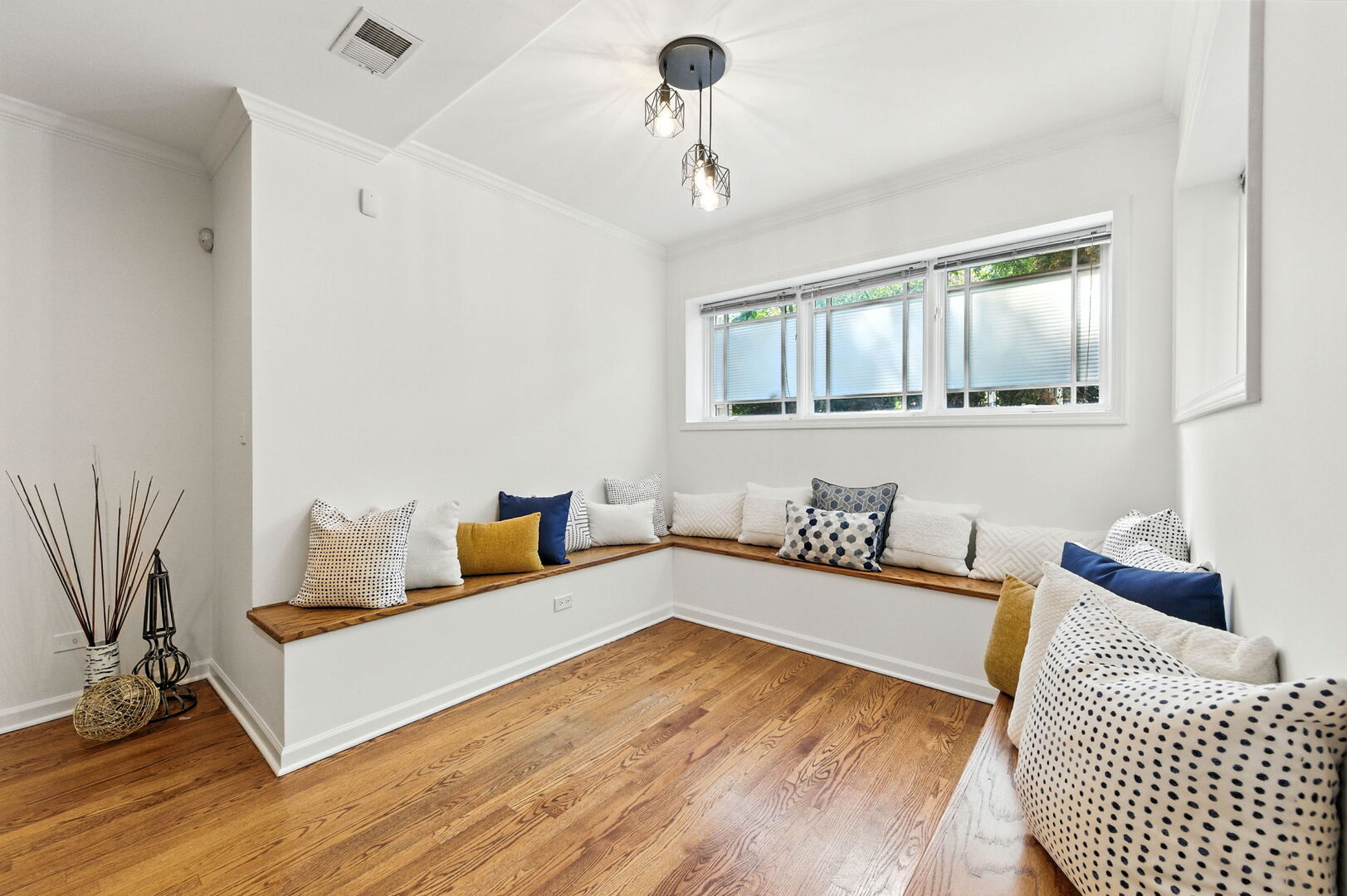 5821 N WINTHROP Avenue Unit: GN