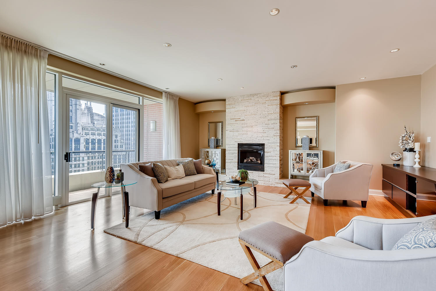 270 E Pearson Street Unit: 1402
