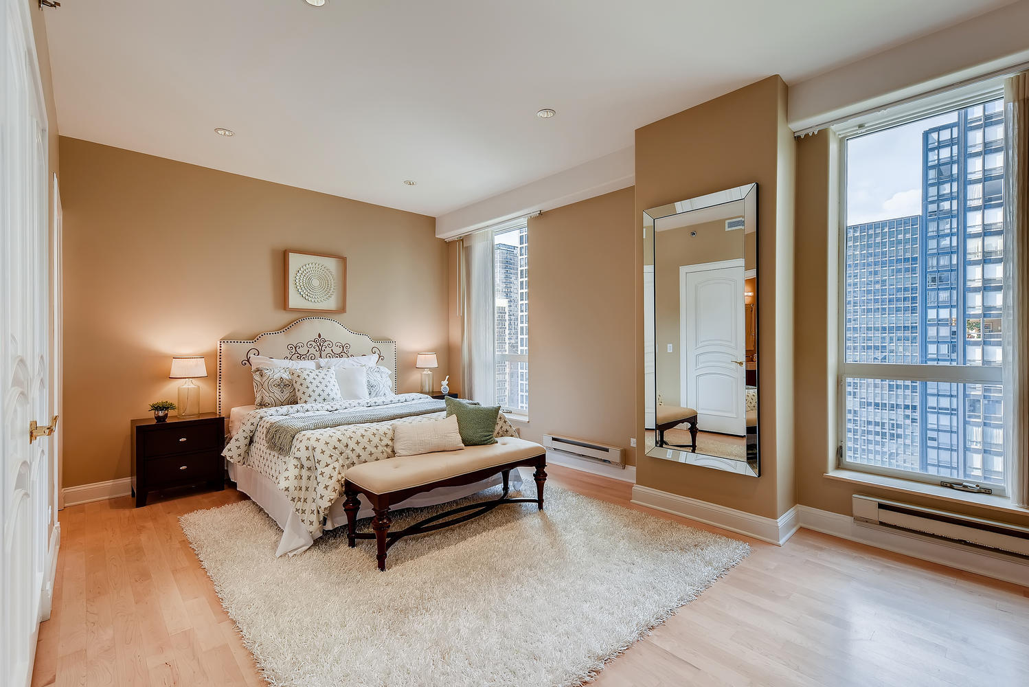 270 E Pearson Street Unit: 1402