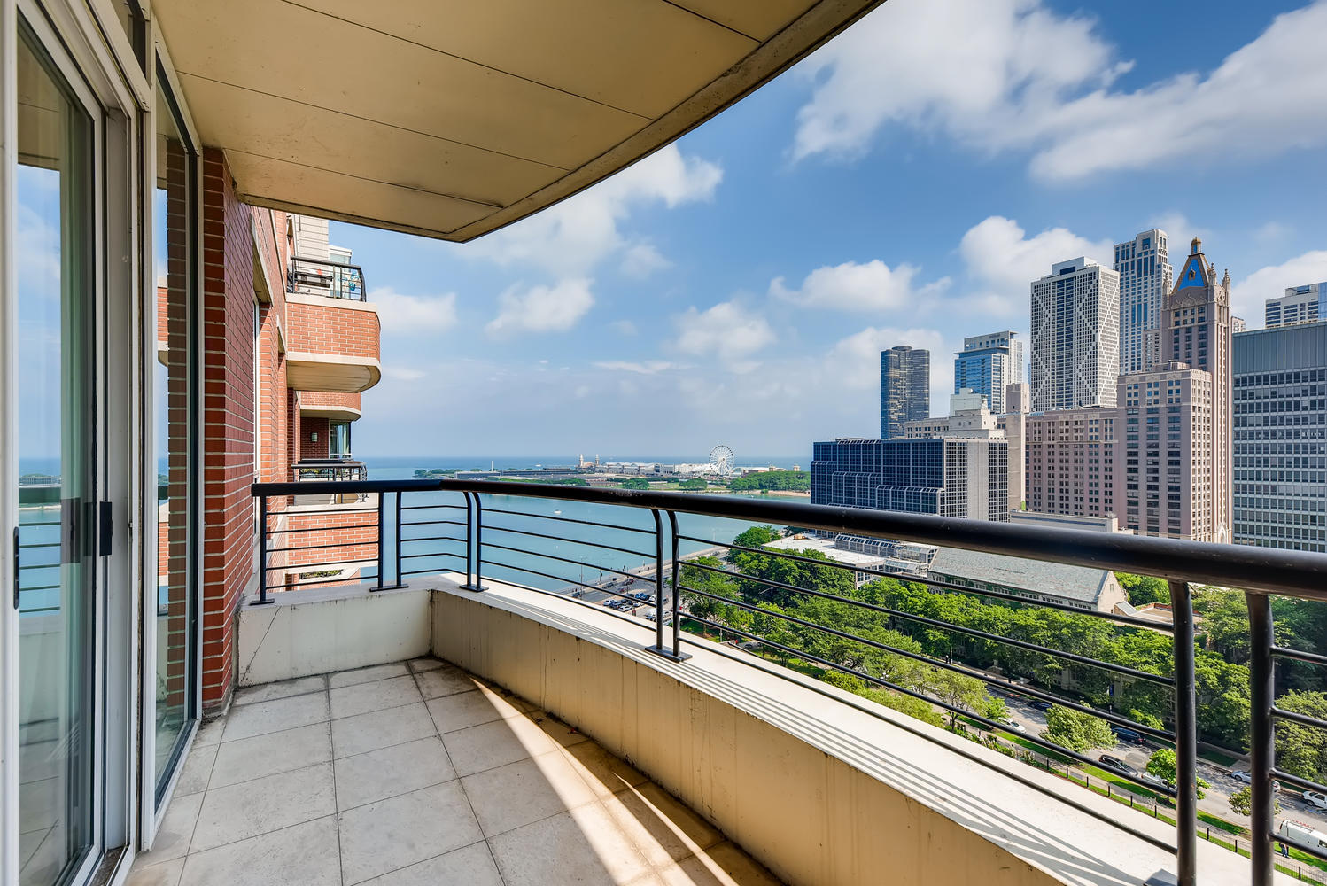 270 E Pearson Street Unit: 1402