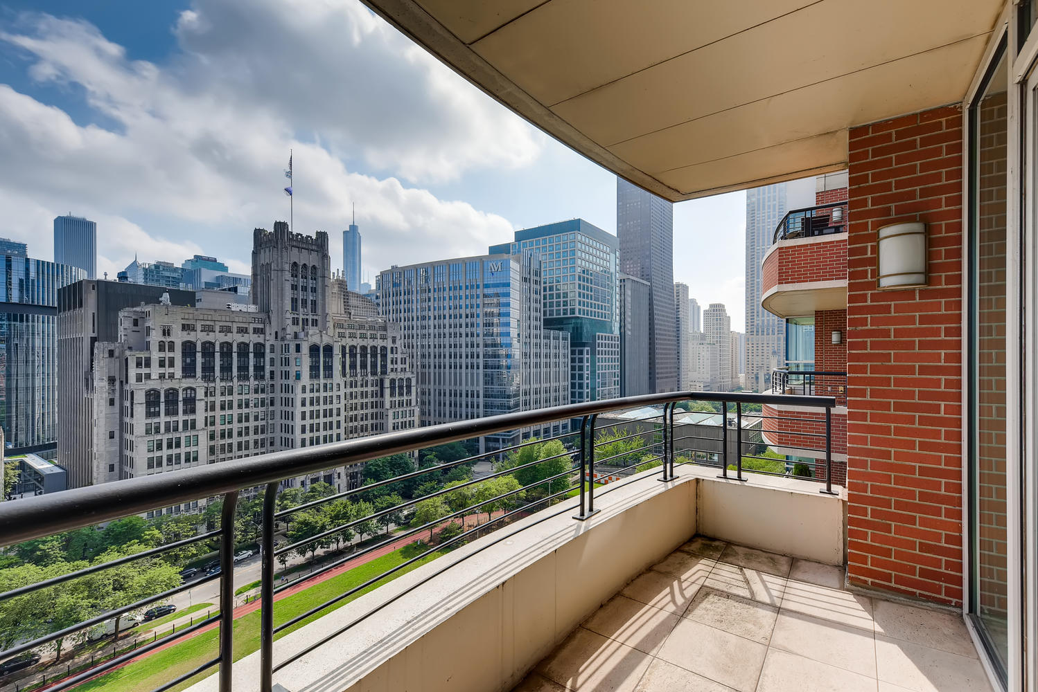 270 E Pearson Street Unit: 1402
