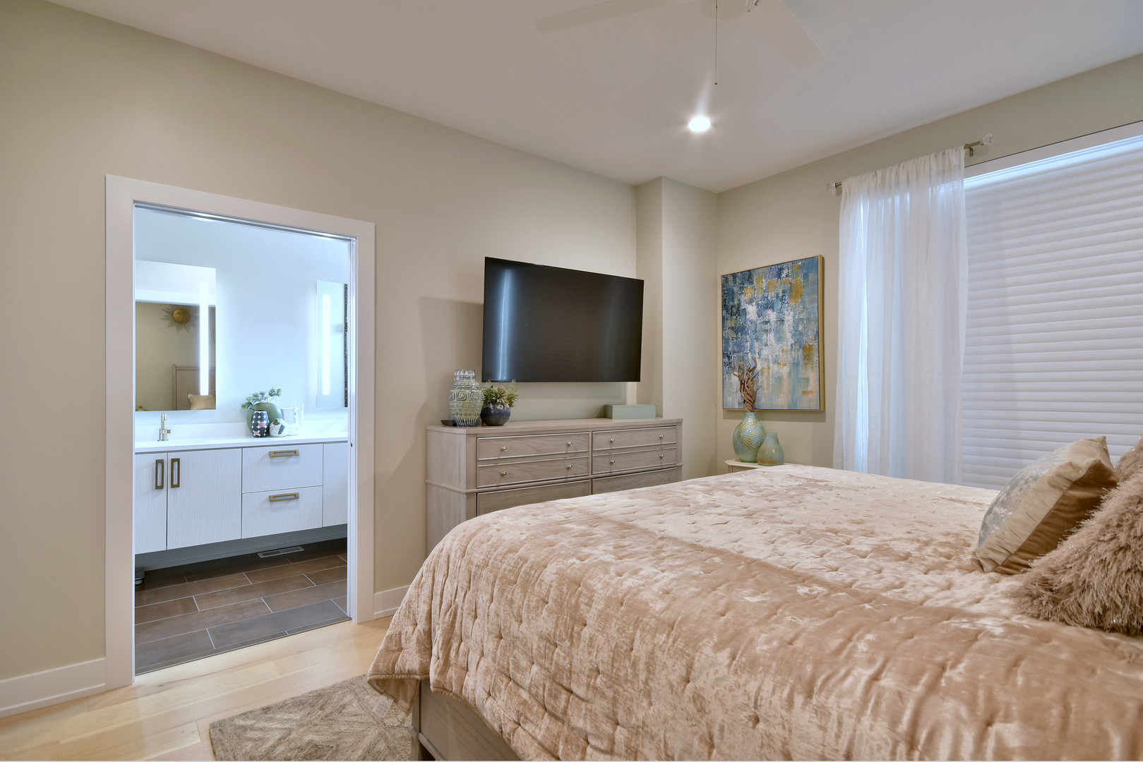 262 N Addison Avenue