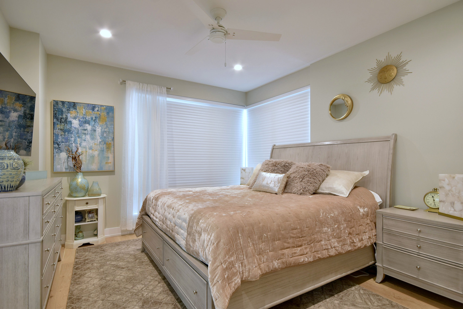 262 N Addison Avenue