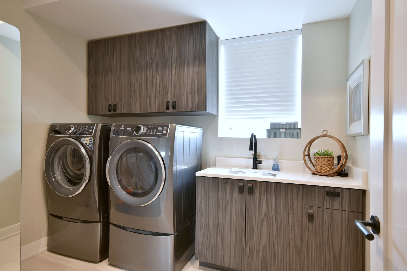 262 N Addison Avenue