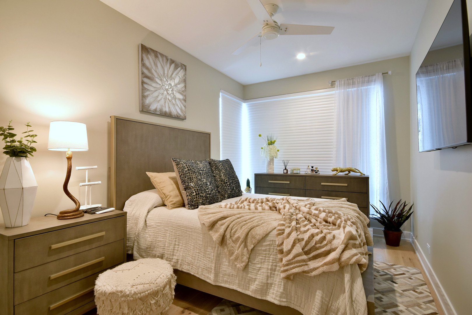 262 N Addison Avenue