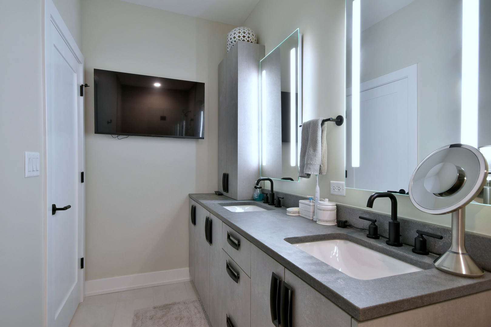 262 N Addison Avenue