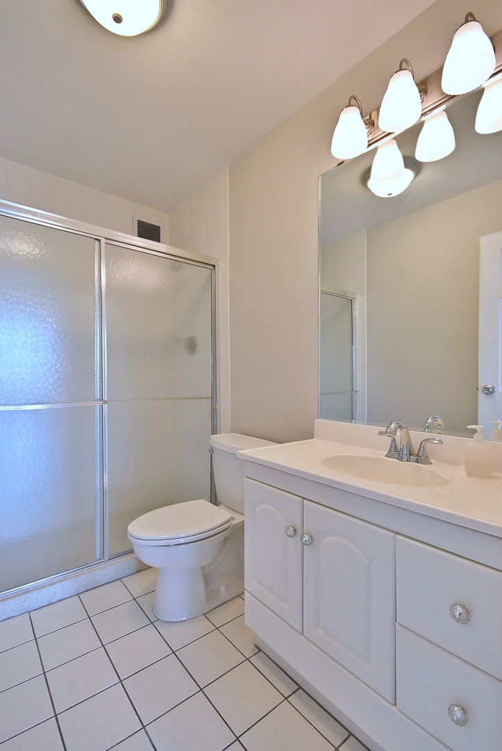 2015 S Finley Road Unit: 903