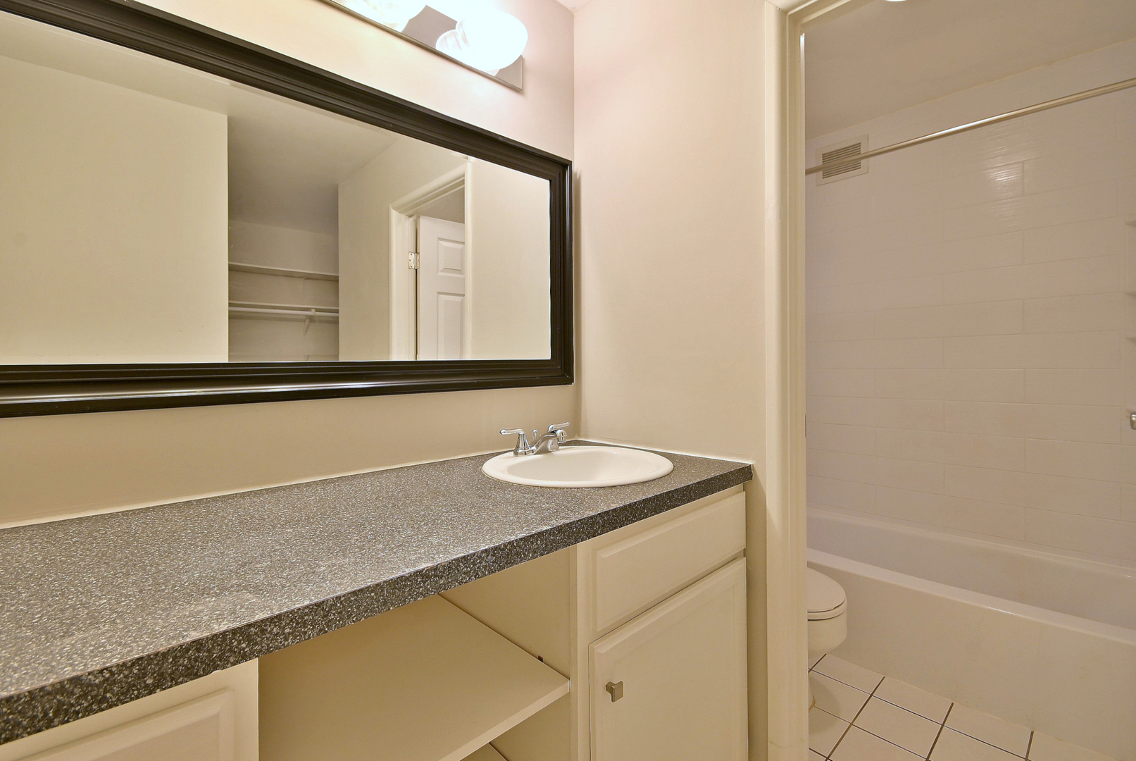 2015 S Finley Road Unit: 903