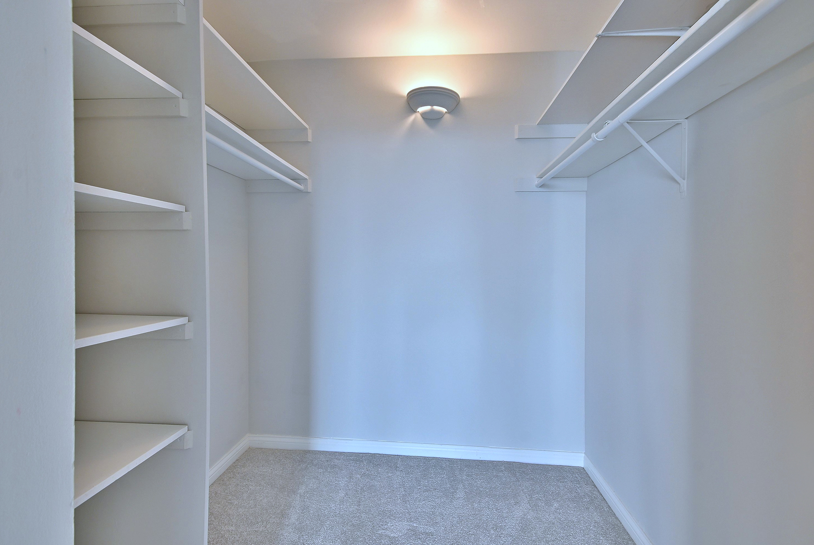 2015 S Finley Road Unit: 903